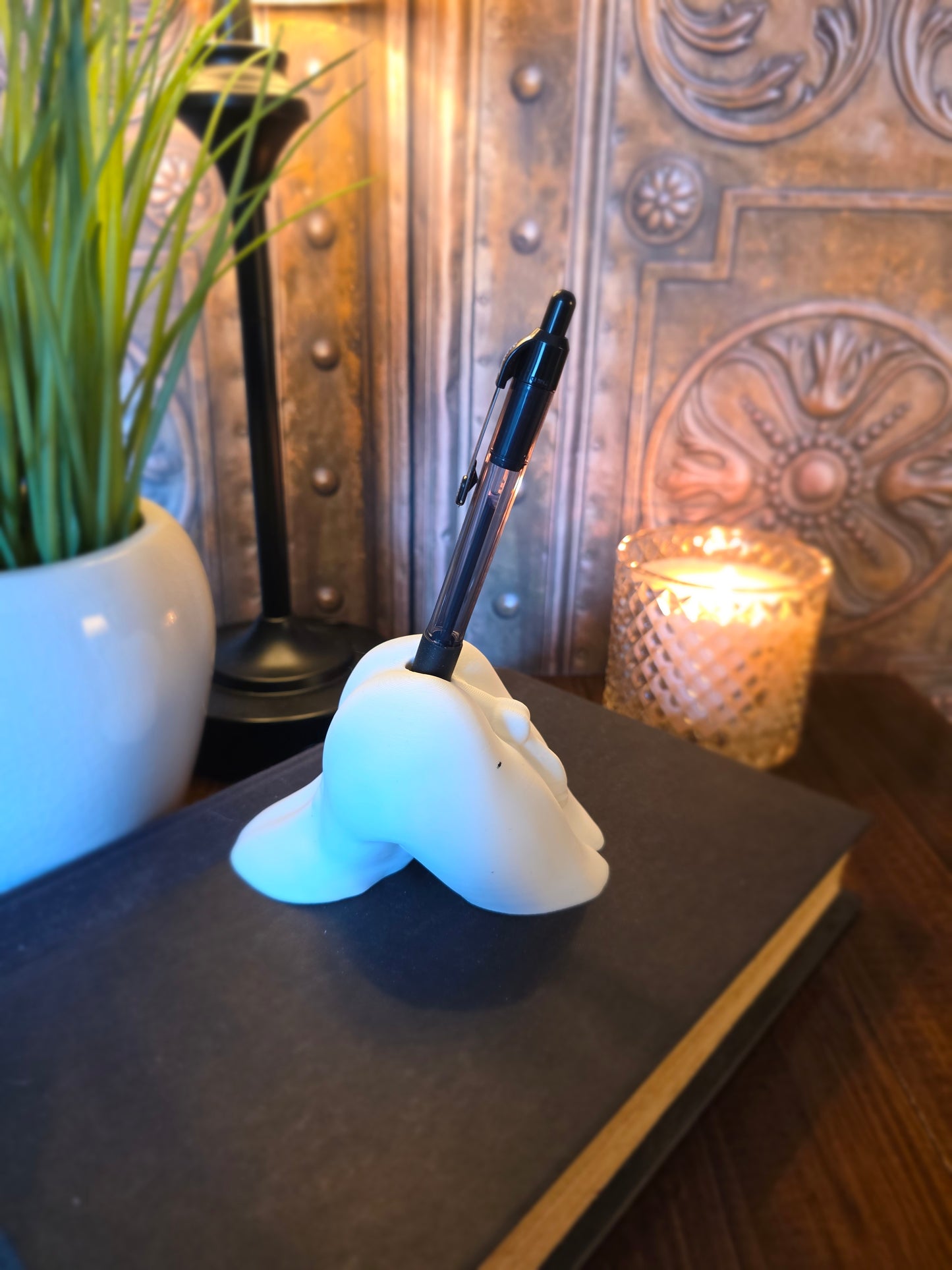 Booty Pen Holder